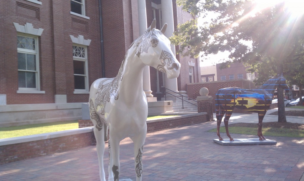 Departing from Newnan this morning, I passed very many artistically designed horses :) 
